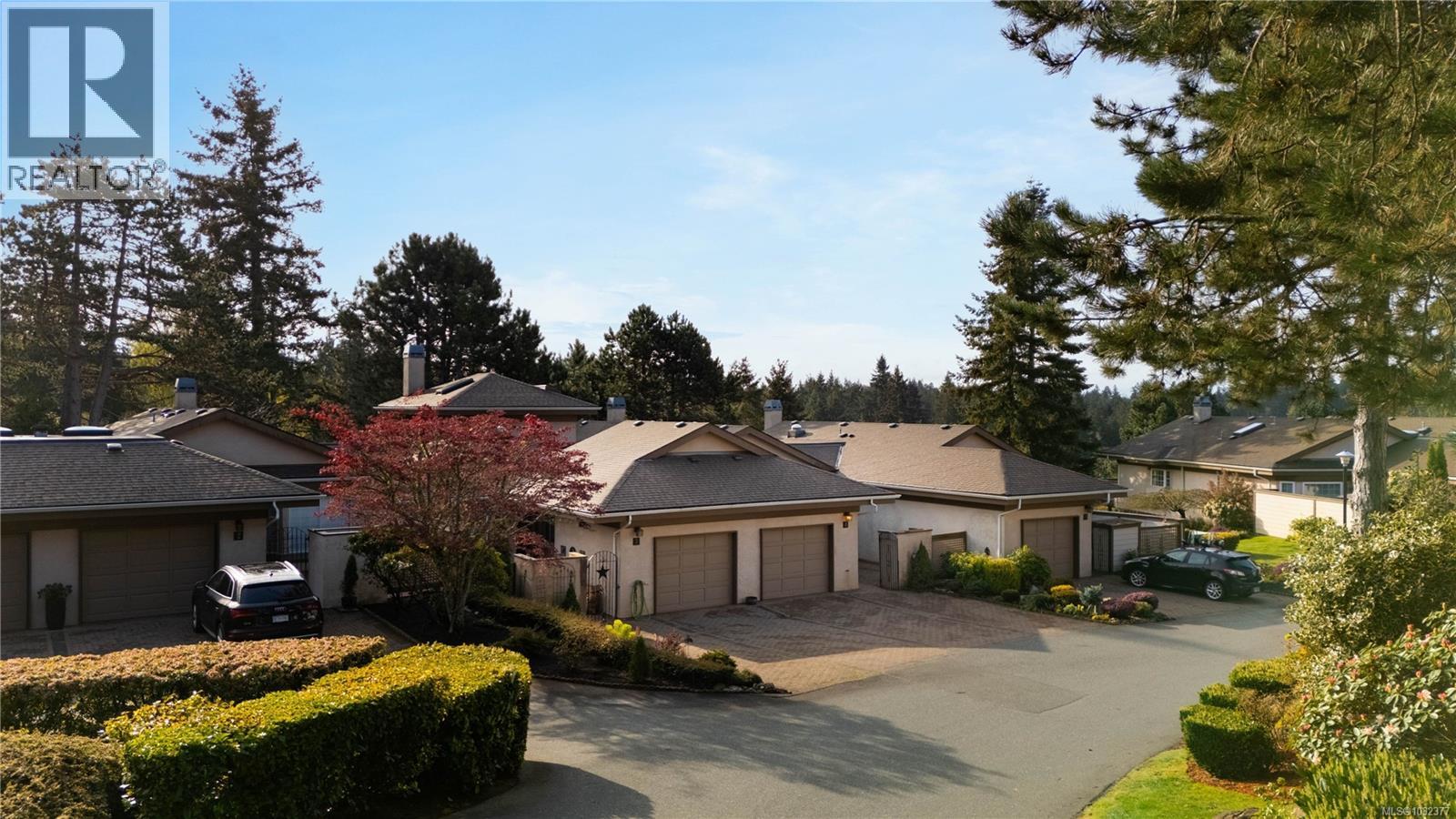 4 901 Kentwood Lane, Saanich