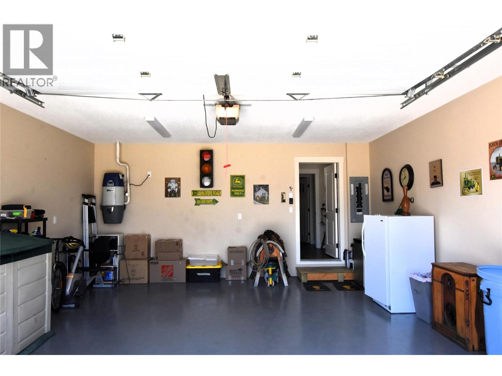 494 KINGFISHER AVENUE - 34