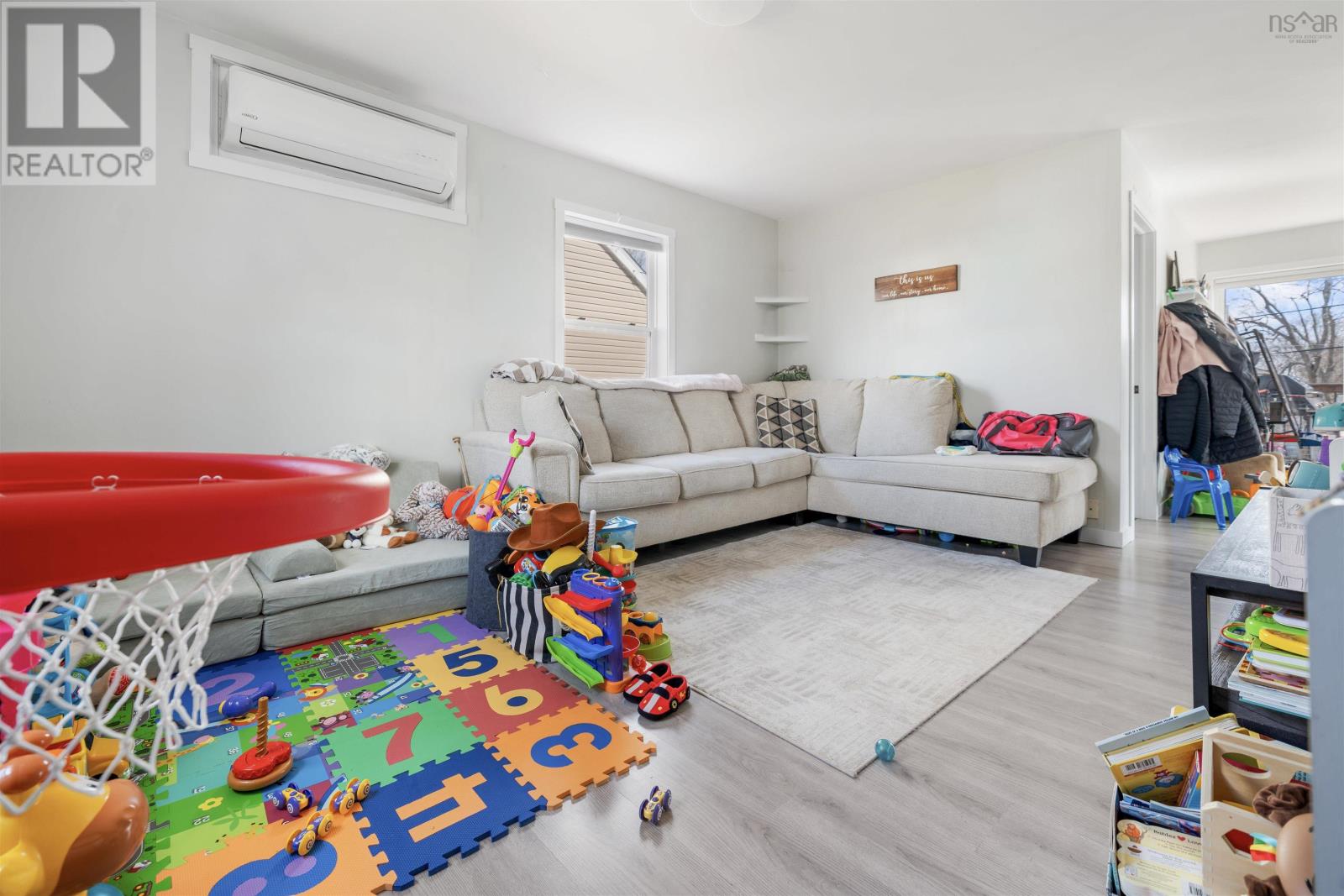 Property 11 of 21 of 99 POPLAR Street