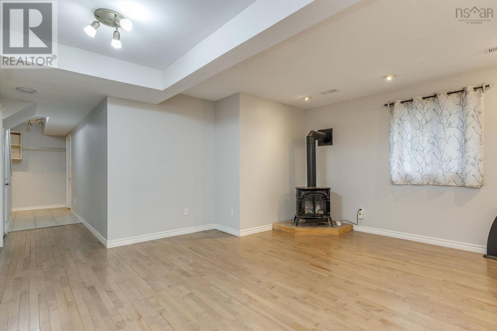 Property 35 of 44 of 53 Heathside Crescent