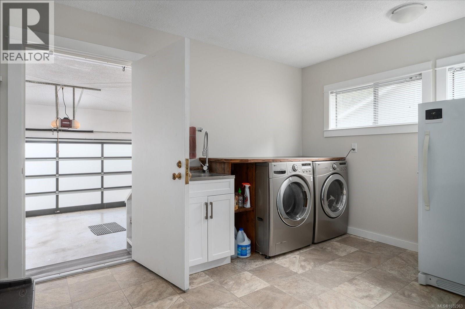 1156 CLUBHOUSE DR - 10