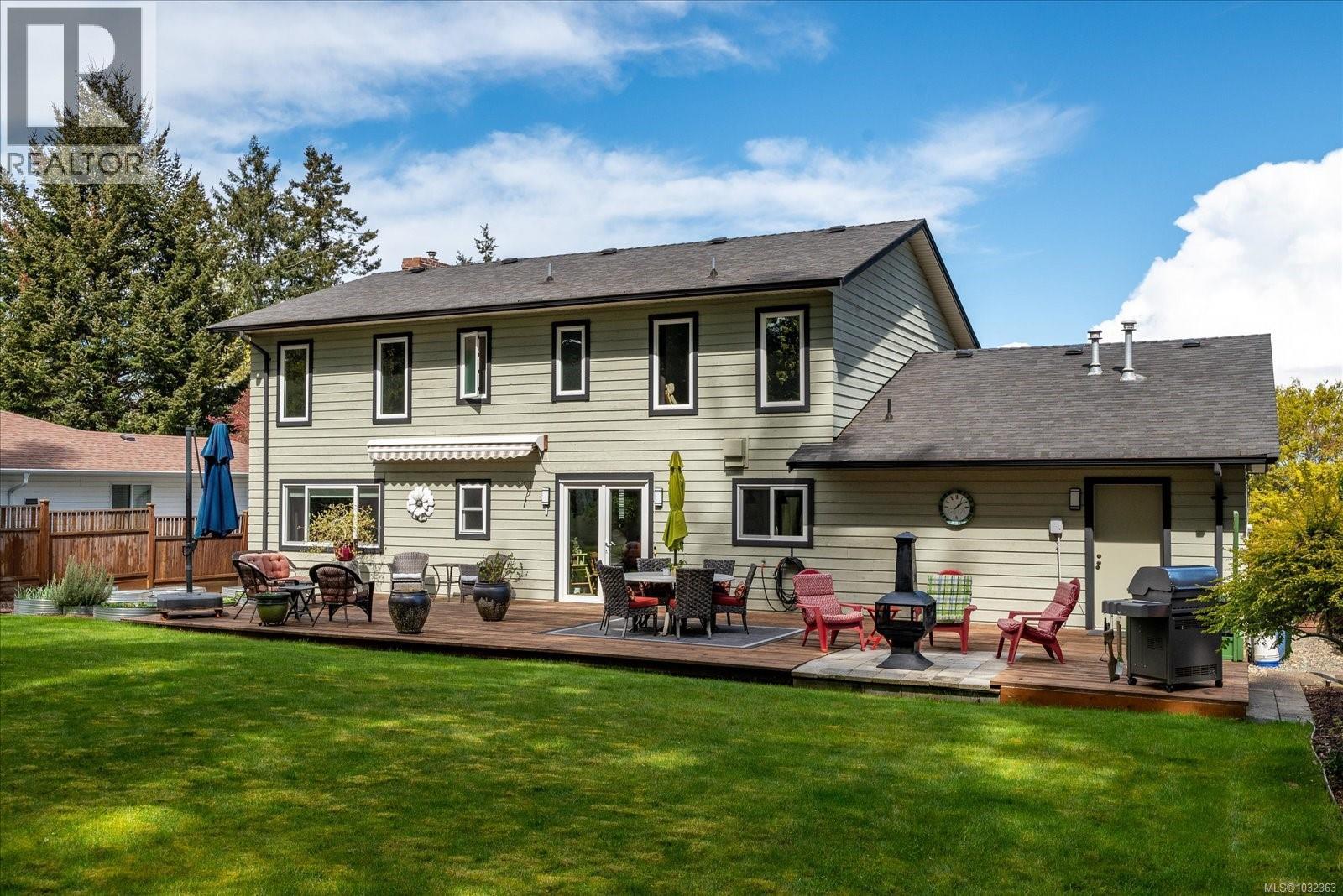 1156 CLUBHOUSE DR - 18