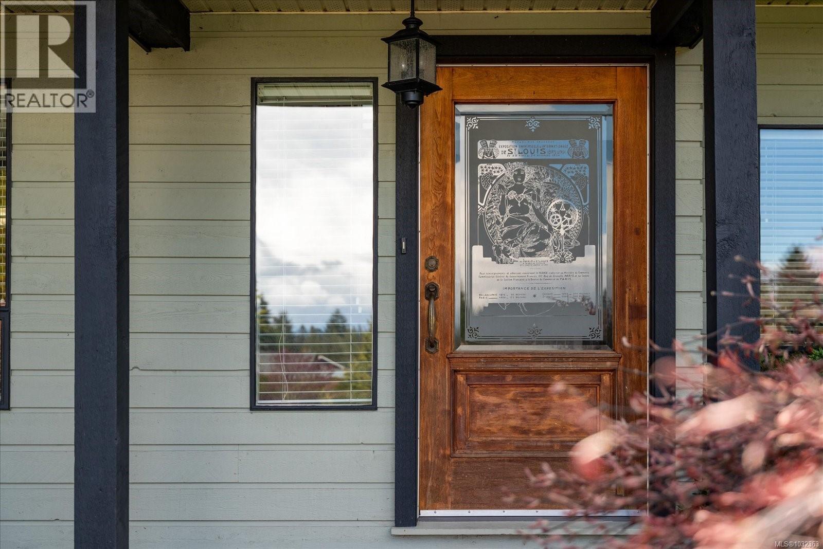 1156 CLUBHOUSE DR - Image 2