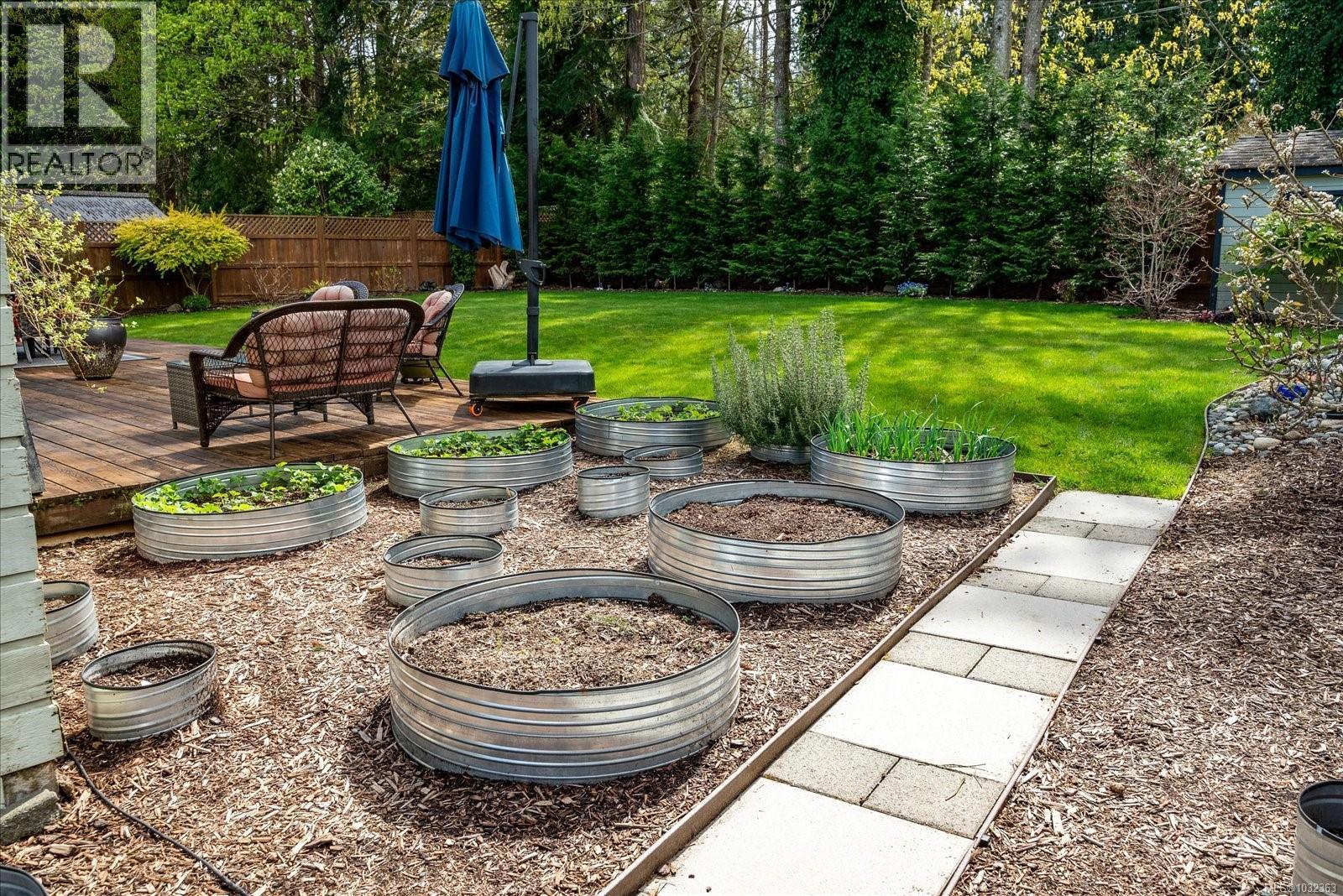 1156 CLUBHOUSE DR - 24