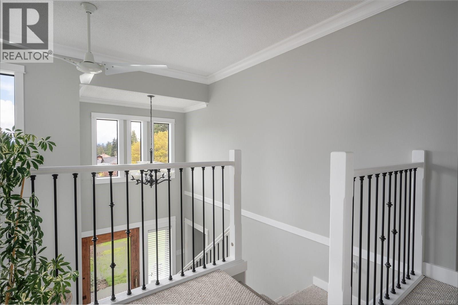 1156 CLUBHOUSE DR - 40