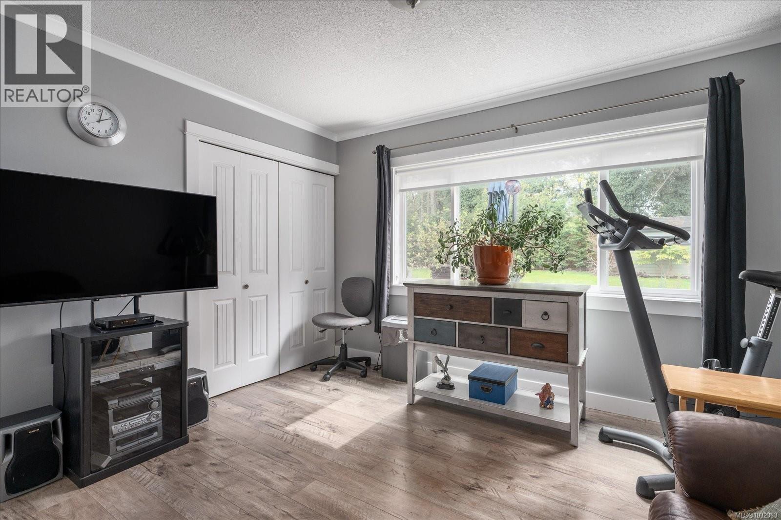 1156 CLUBHOUSE DR - 8