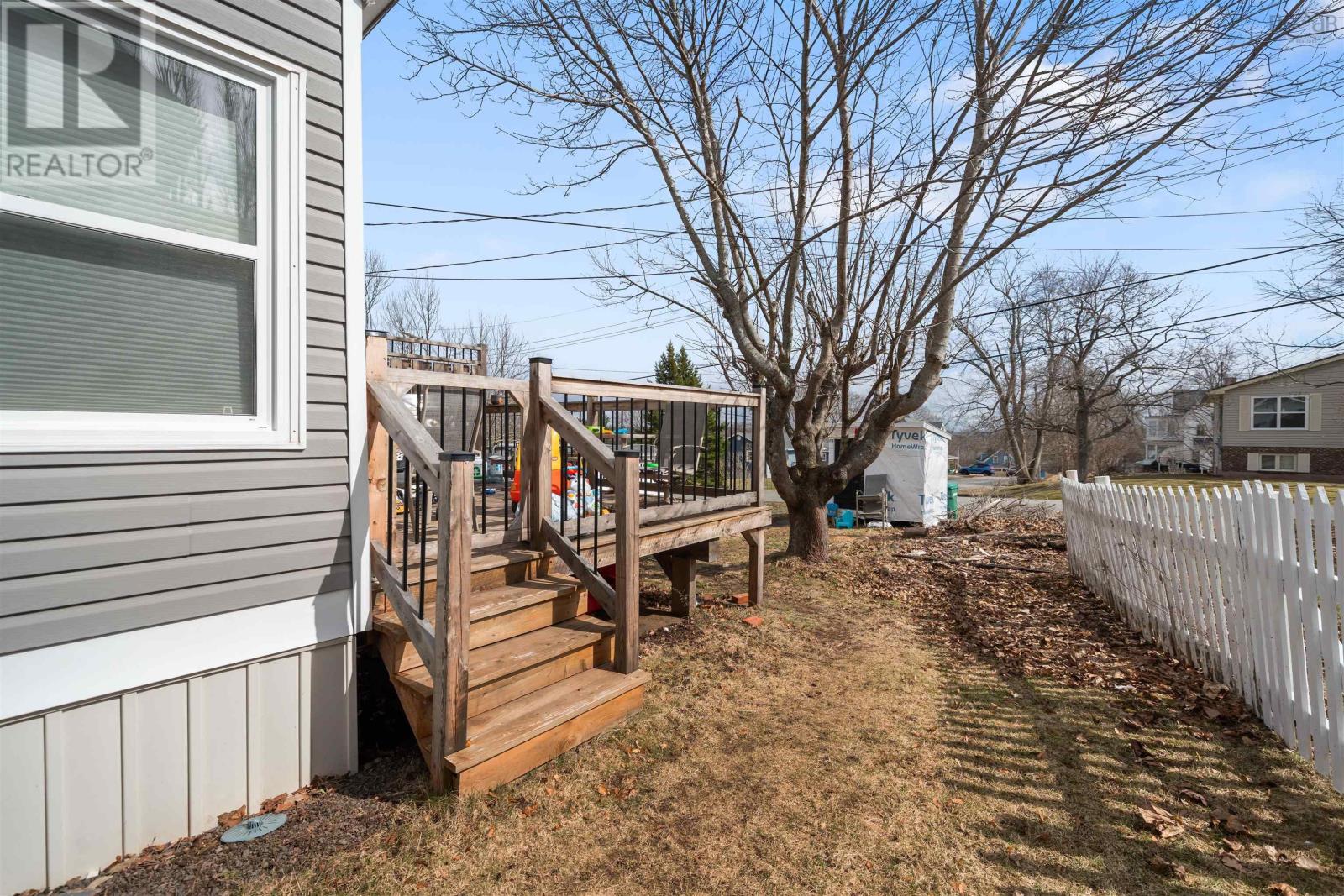 Property 8 of 21 of 99 POPLAR Street