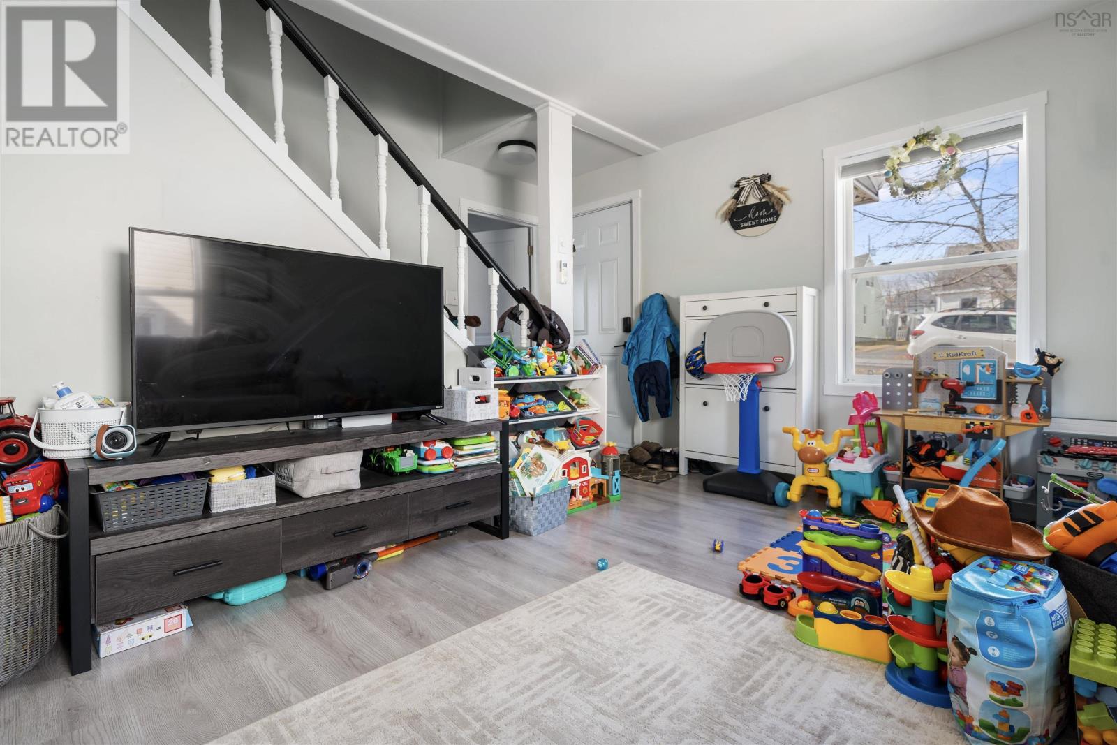 Property 9 of 21 of 99 POPLAR Street