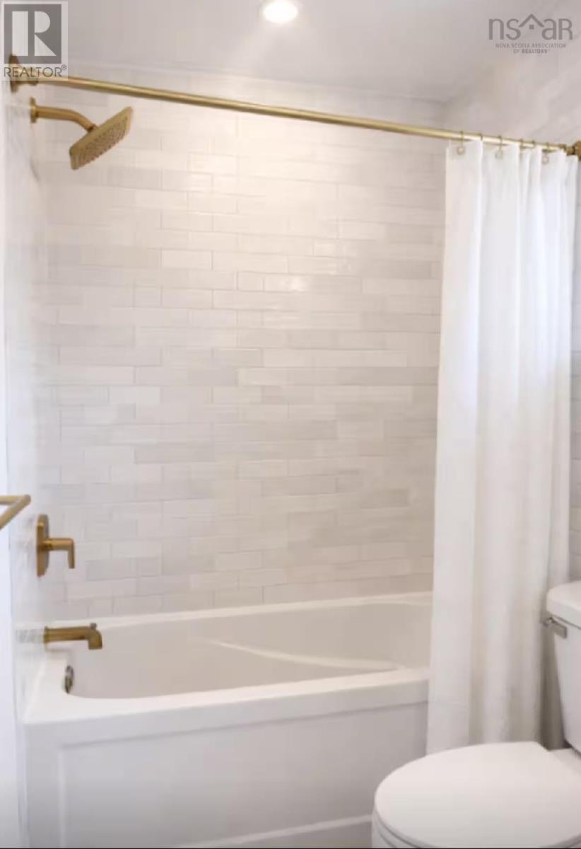 Property 37 of 42 of 107 Amelinda Crescent, 105 Amelinda Crescent