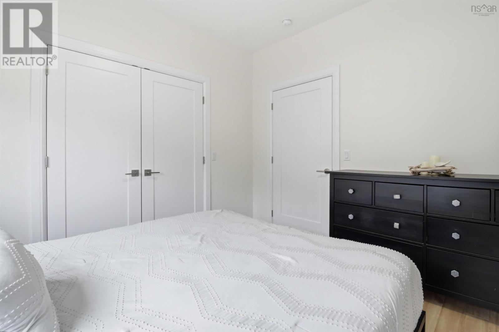 Property 24 of 42 of 107 Amelinda Crescent, 105 Amelinda Crescent