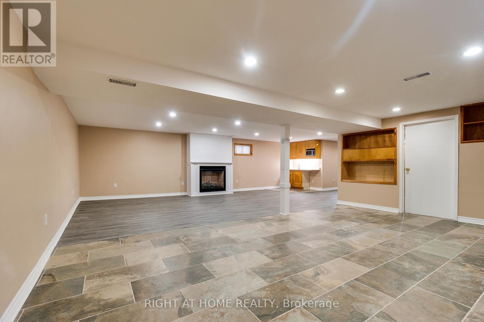 109 REXWAY DRIVE - 23