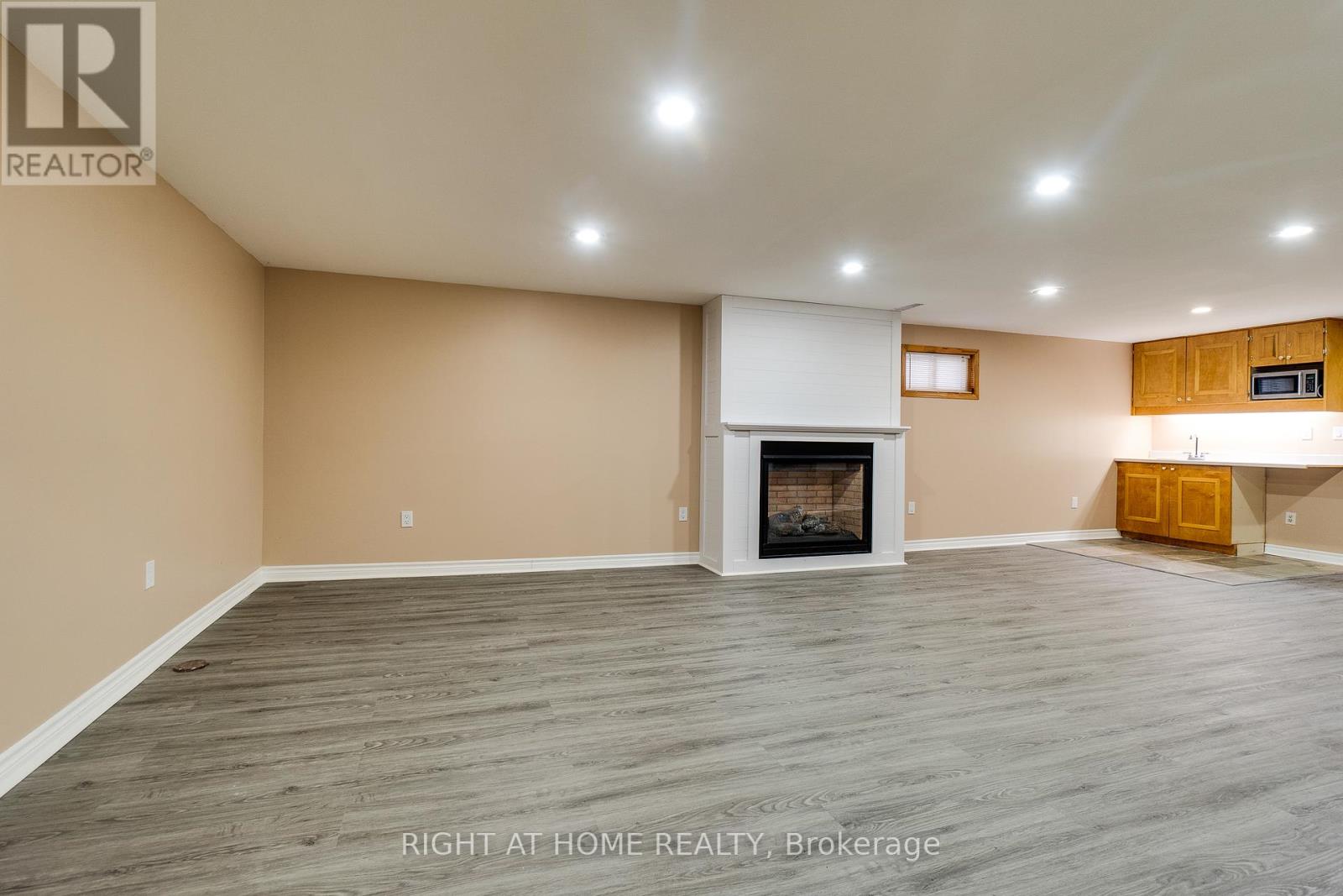 109 REXWAY DRIVE - 25