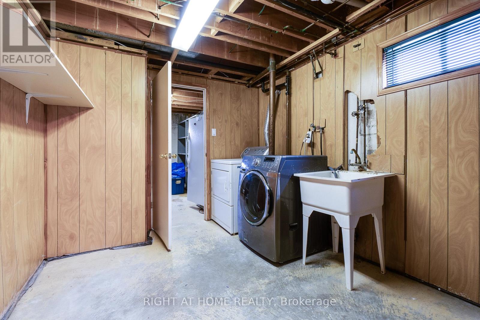109 REXWAY DRIVE - 32