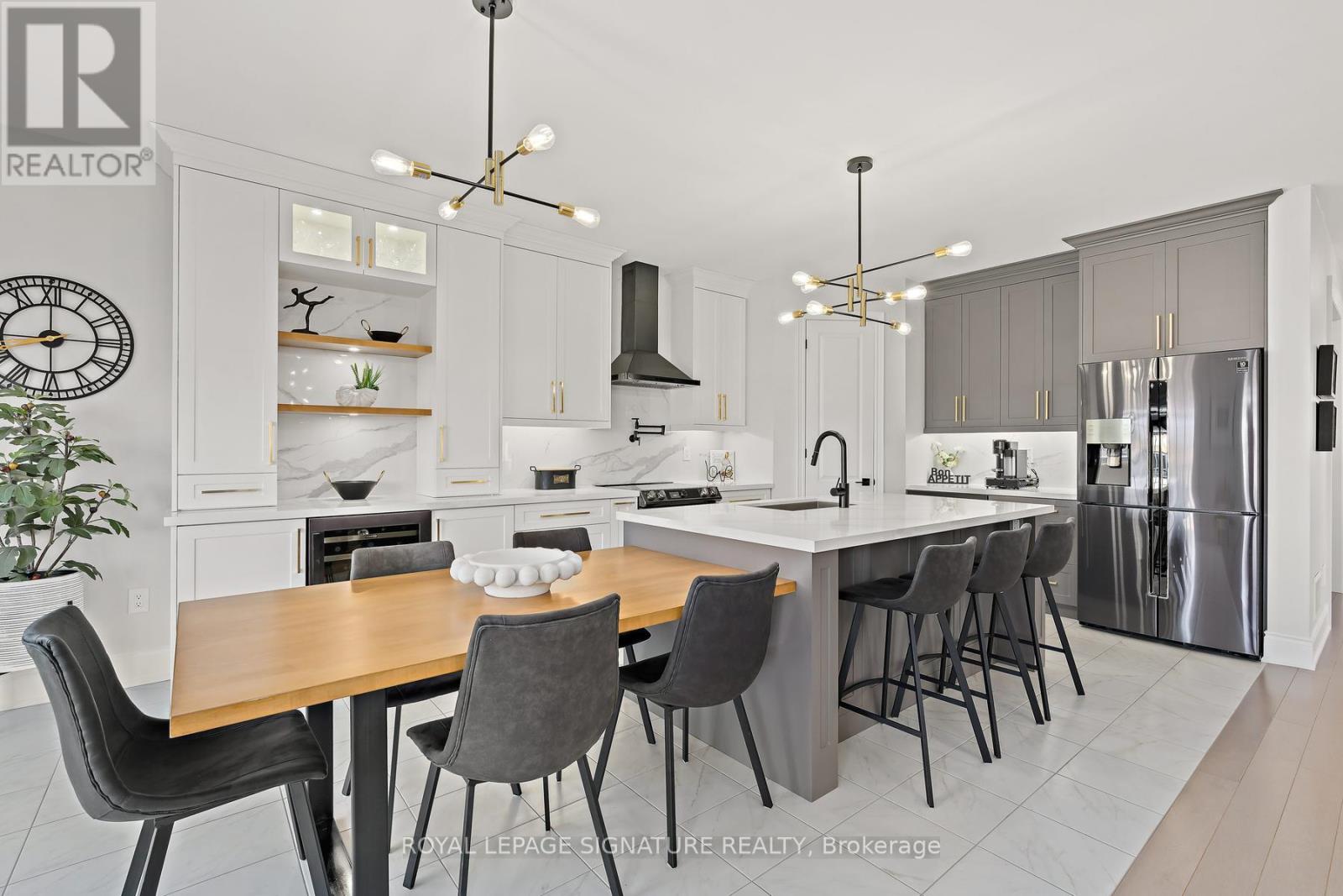 737 GILMOUR CRESCENT - 11