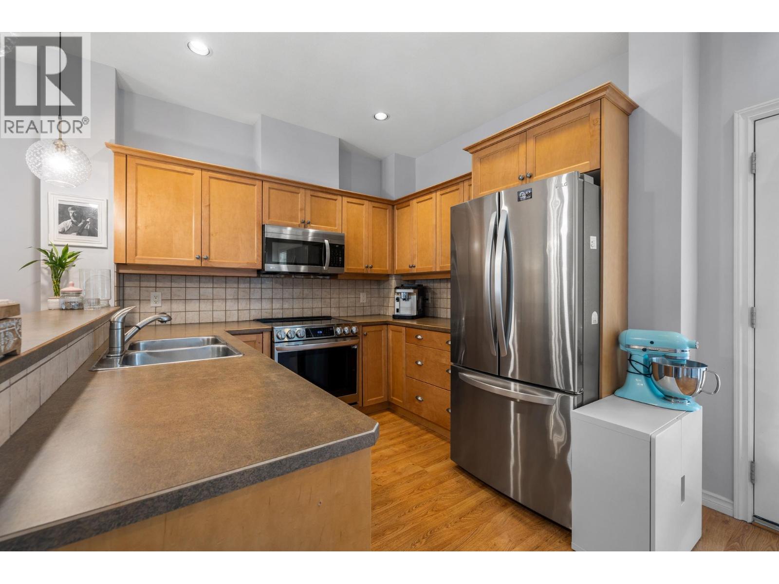#6 380 Providence Avenue - 11