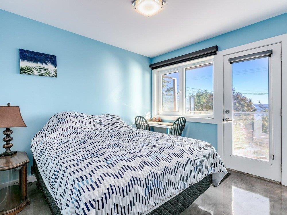 15061 VICTORIA AVENUE, White Rock