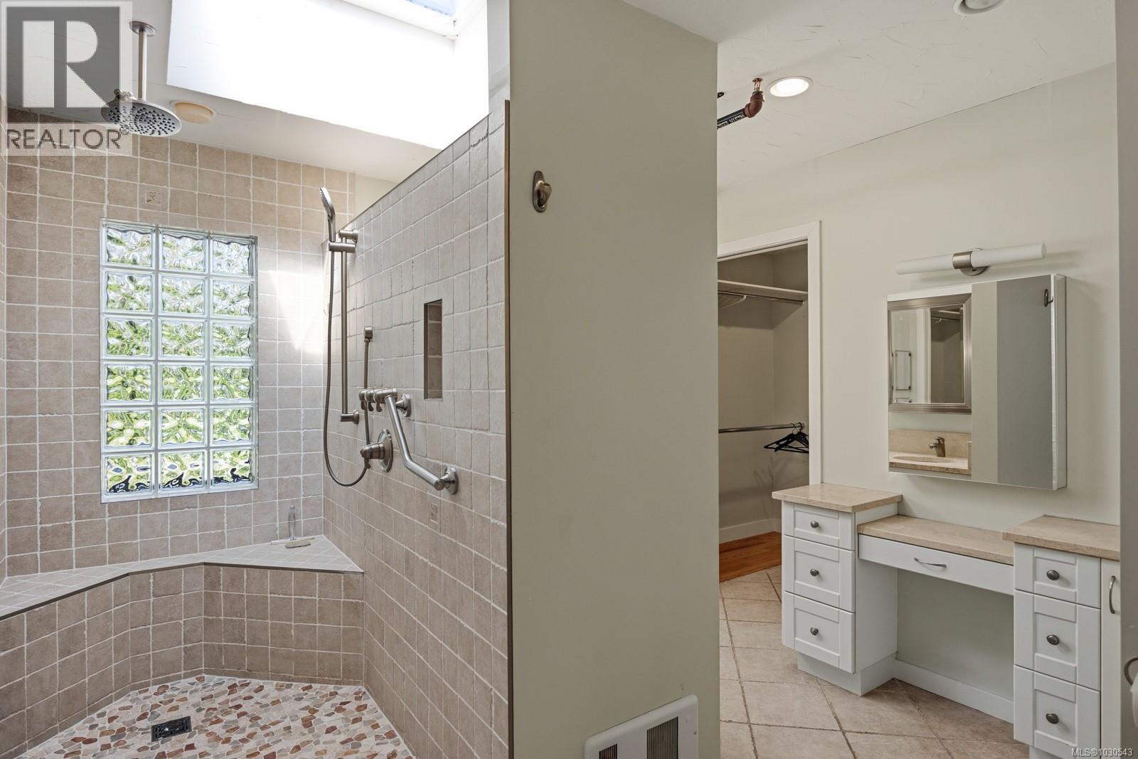 2340 Spring Rd - 30
