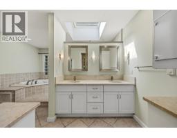 2340 Spring Rd, Campbell River, BC V9W5K8 Photo 26