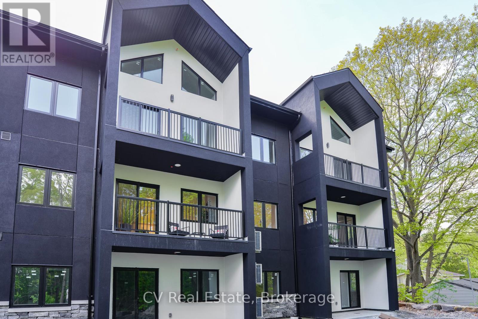 204 - 50 MANOMINEE STREET