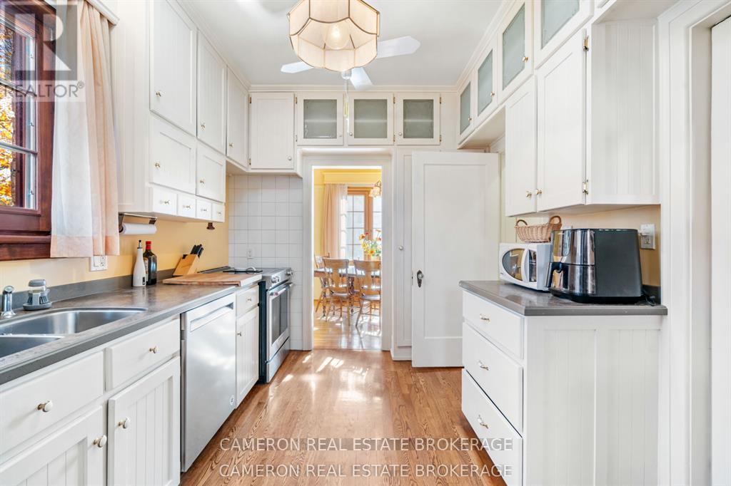 View of working the kitchen