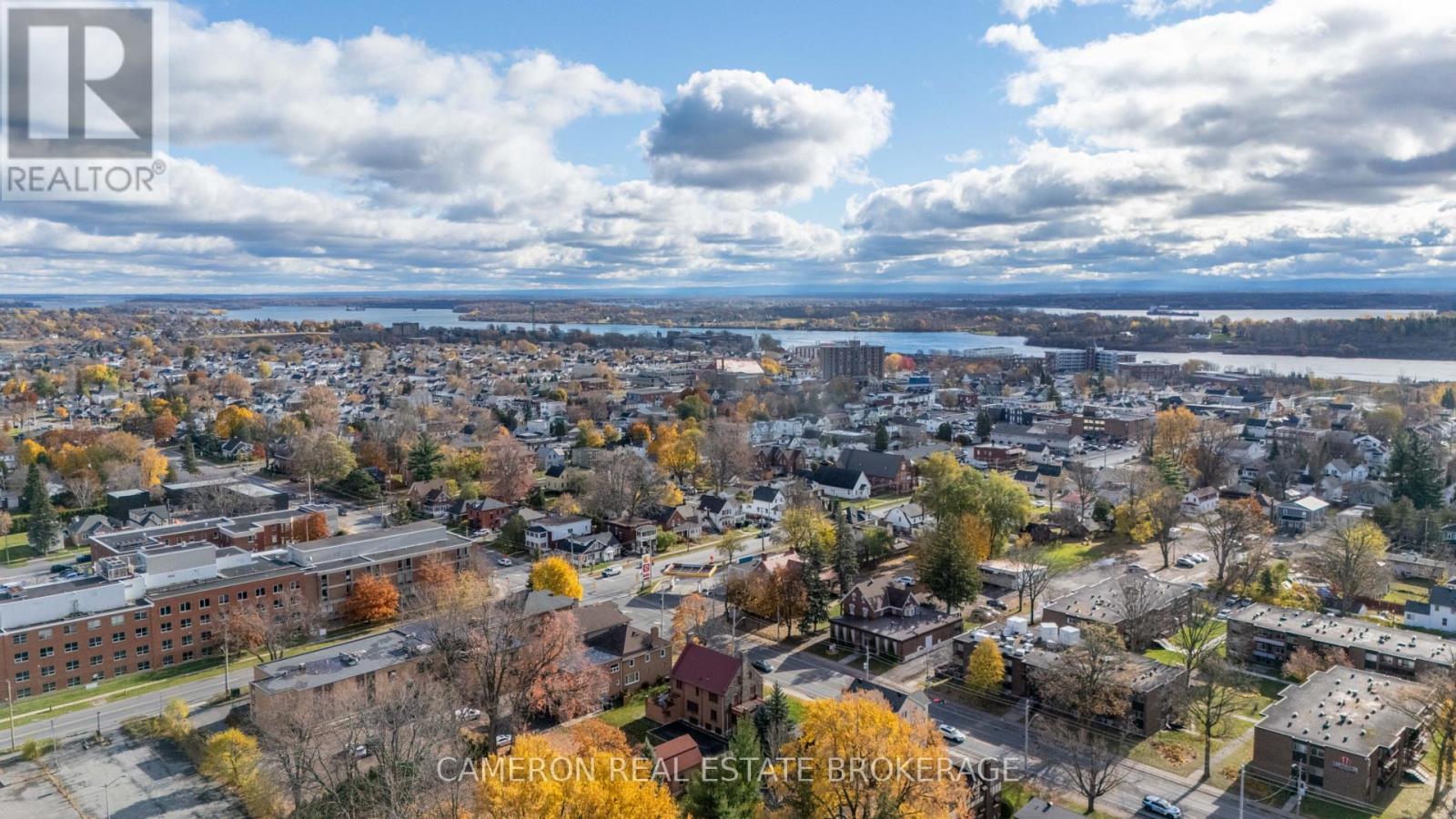 Additional aerial view of the neighbourhood