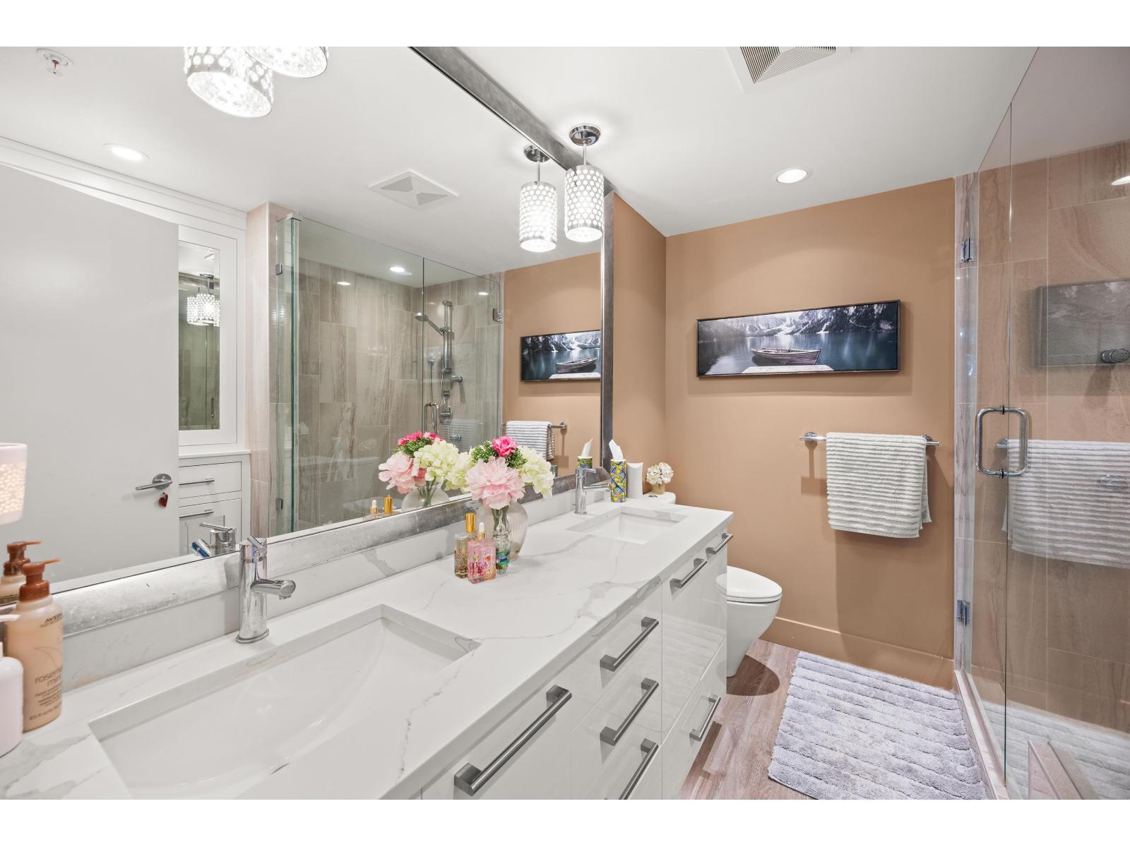 604 15152 RUSSELL AVENUE, White Rock