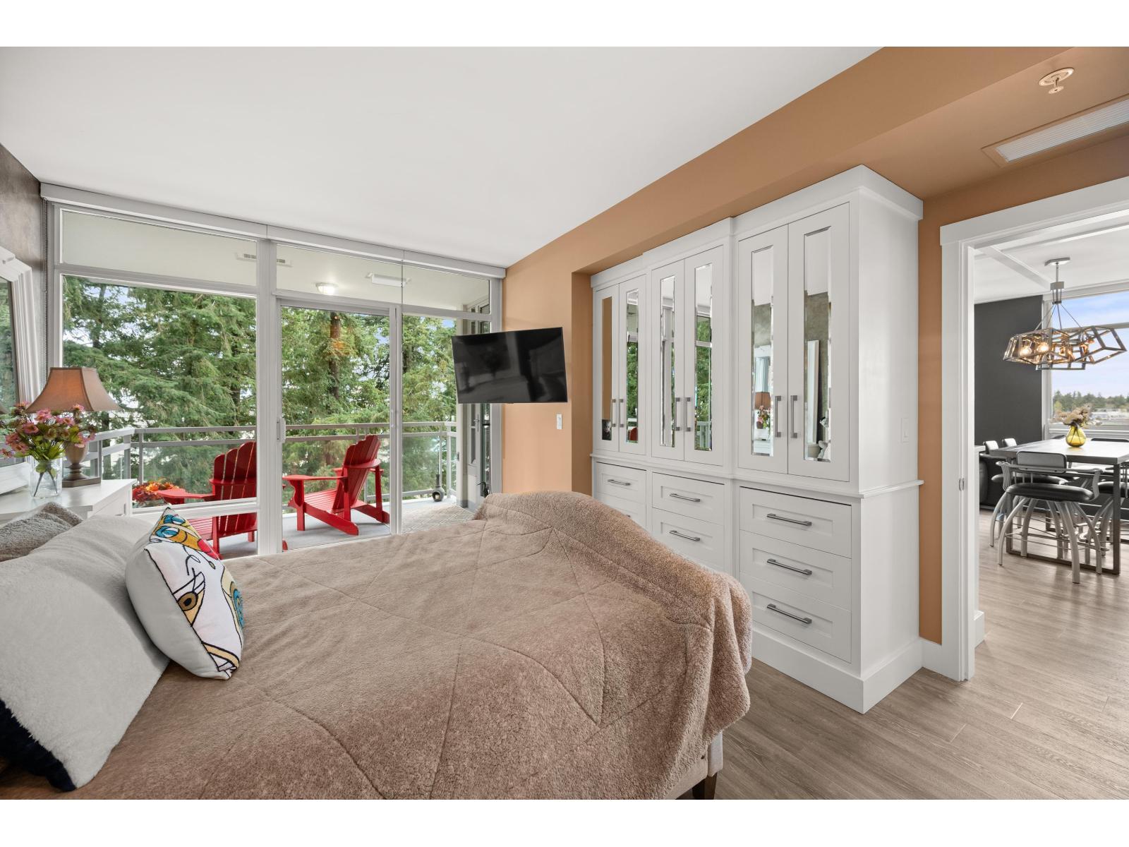 604 15152 RUSSELL AVENUE, White Rock