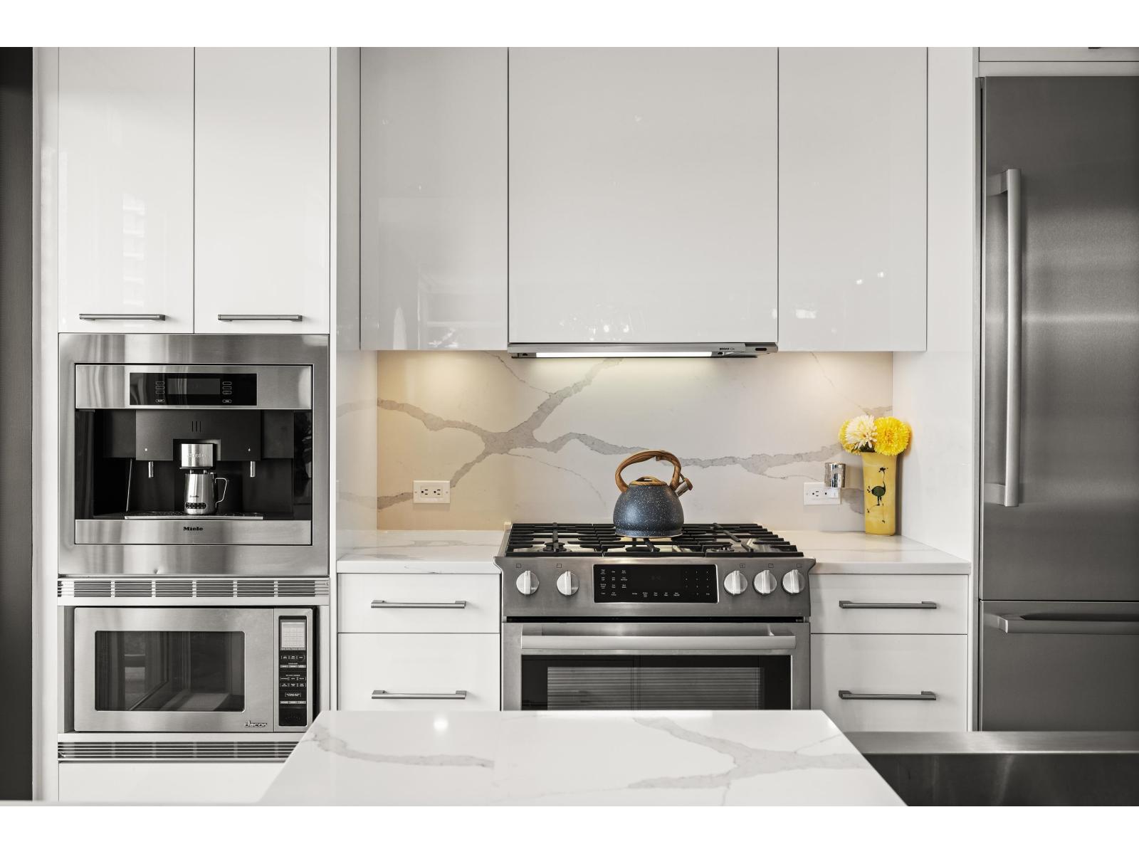 604 15152 RUSSELL AVENUE, White Rock