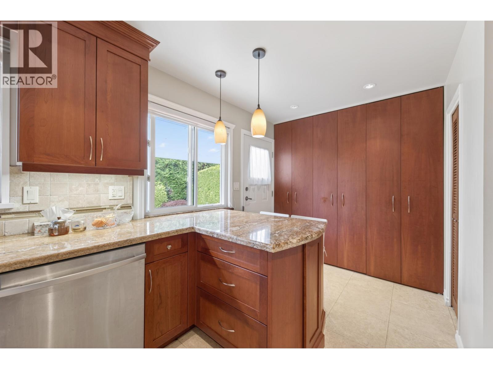 4713 46 Avenue, Delta