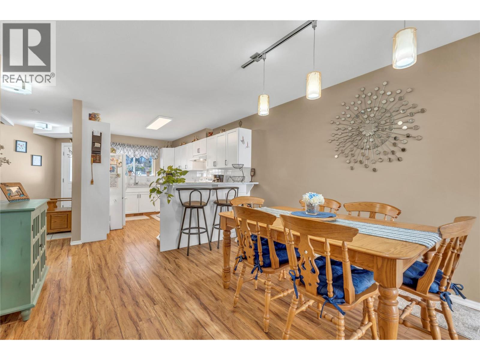 102 955 ROBINSON Avenue, Naramata