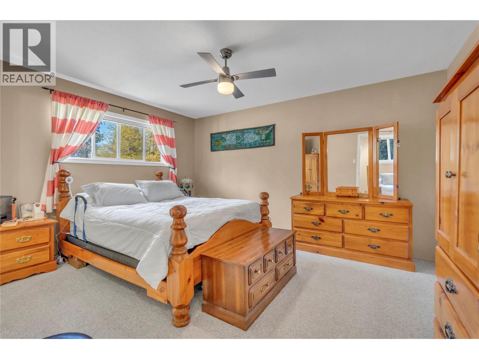 102 955 ROBINSON Avenue, Naramata