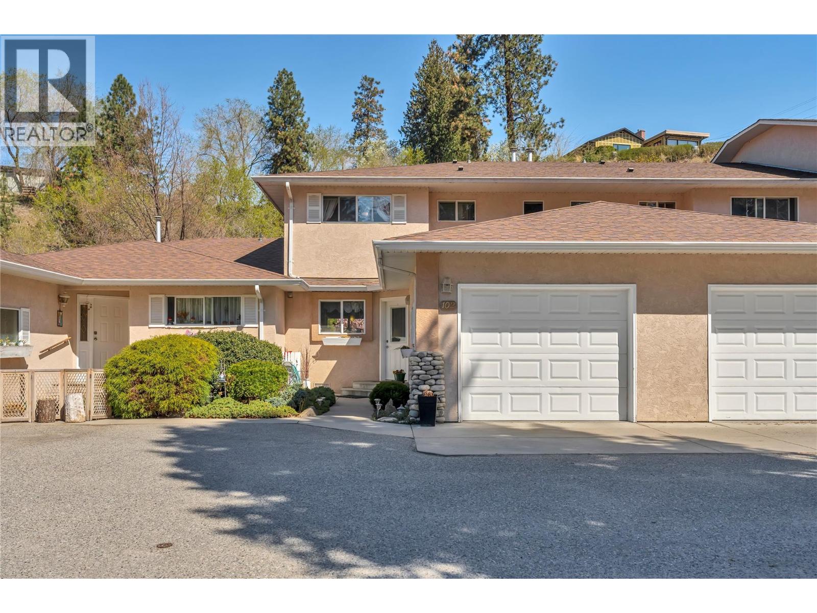 102 955 ROBINSON Avenue, Naramata