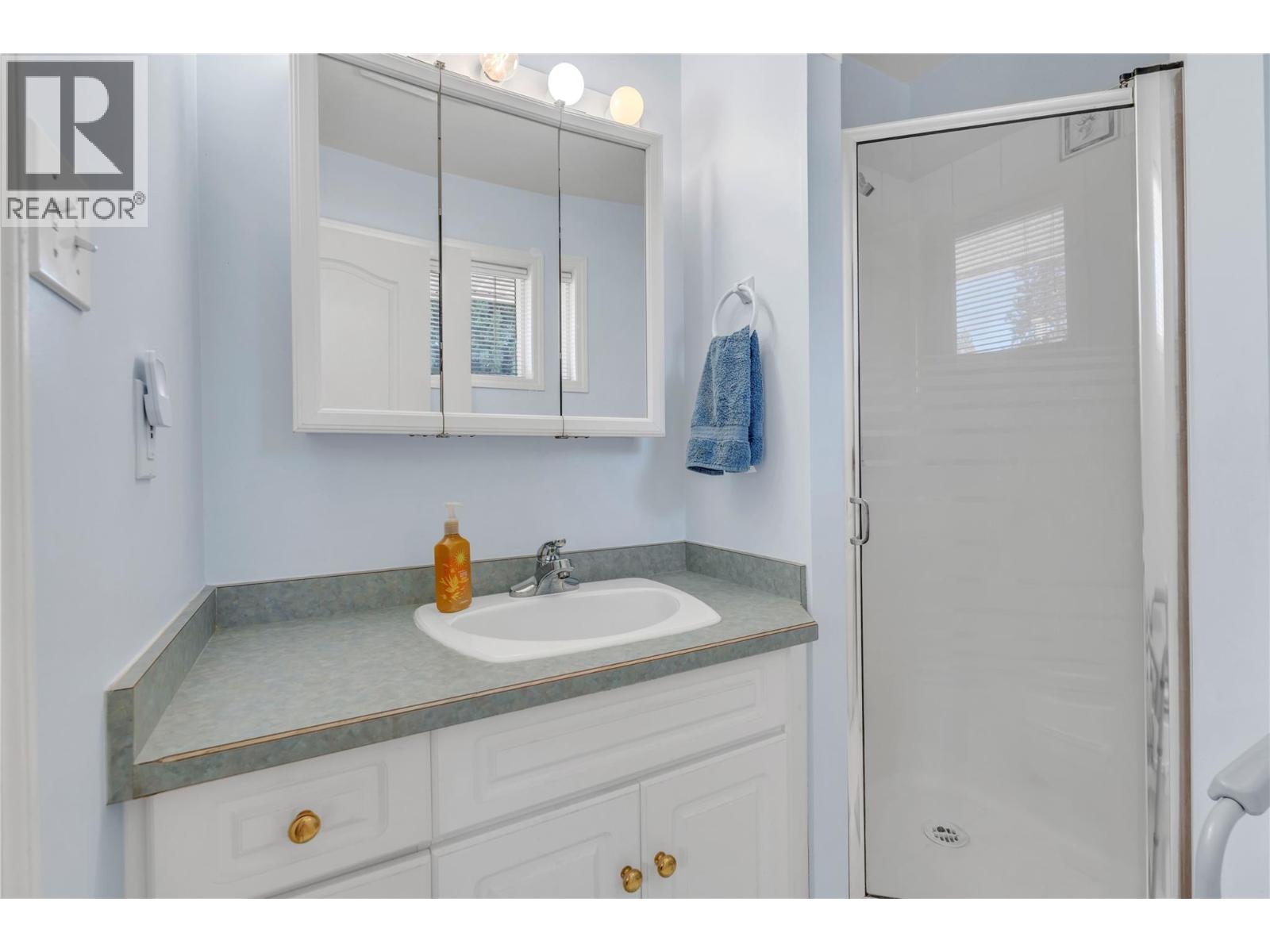 102 955 ROBINSON Avenue, Naramata