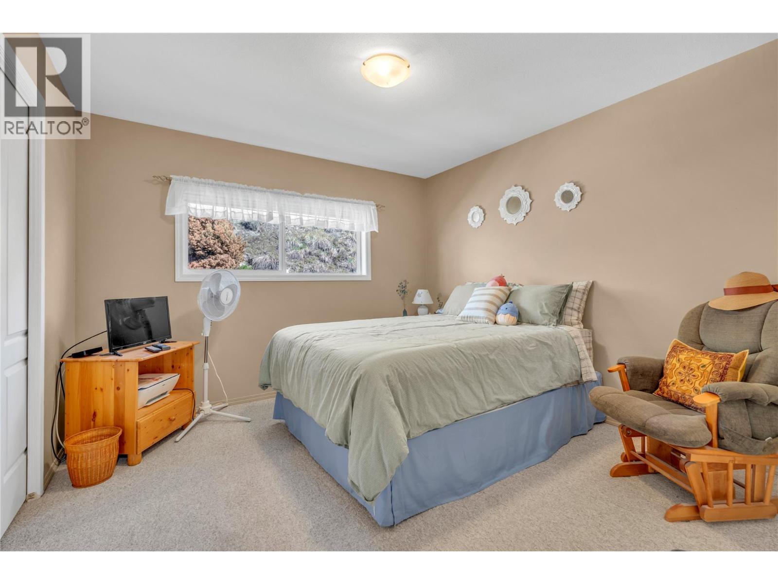 102 955 ROBINSON Avenue, Naramata