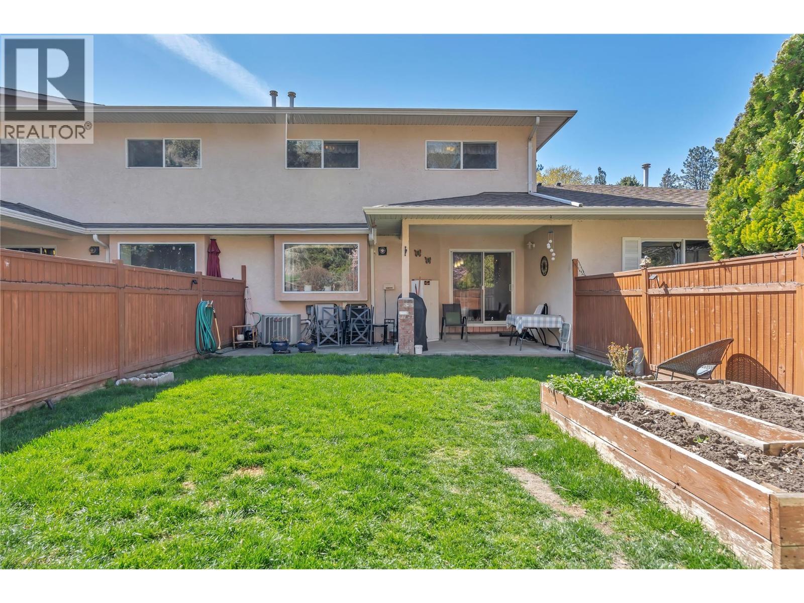 102 955 ROBINSON Avenue, Naramata