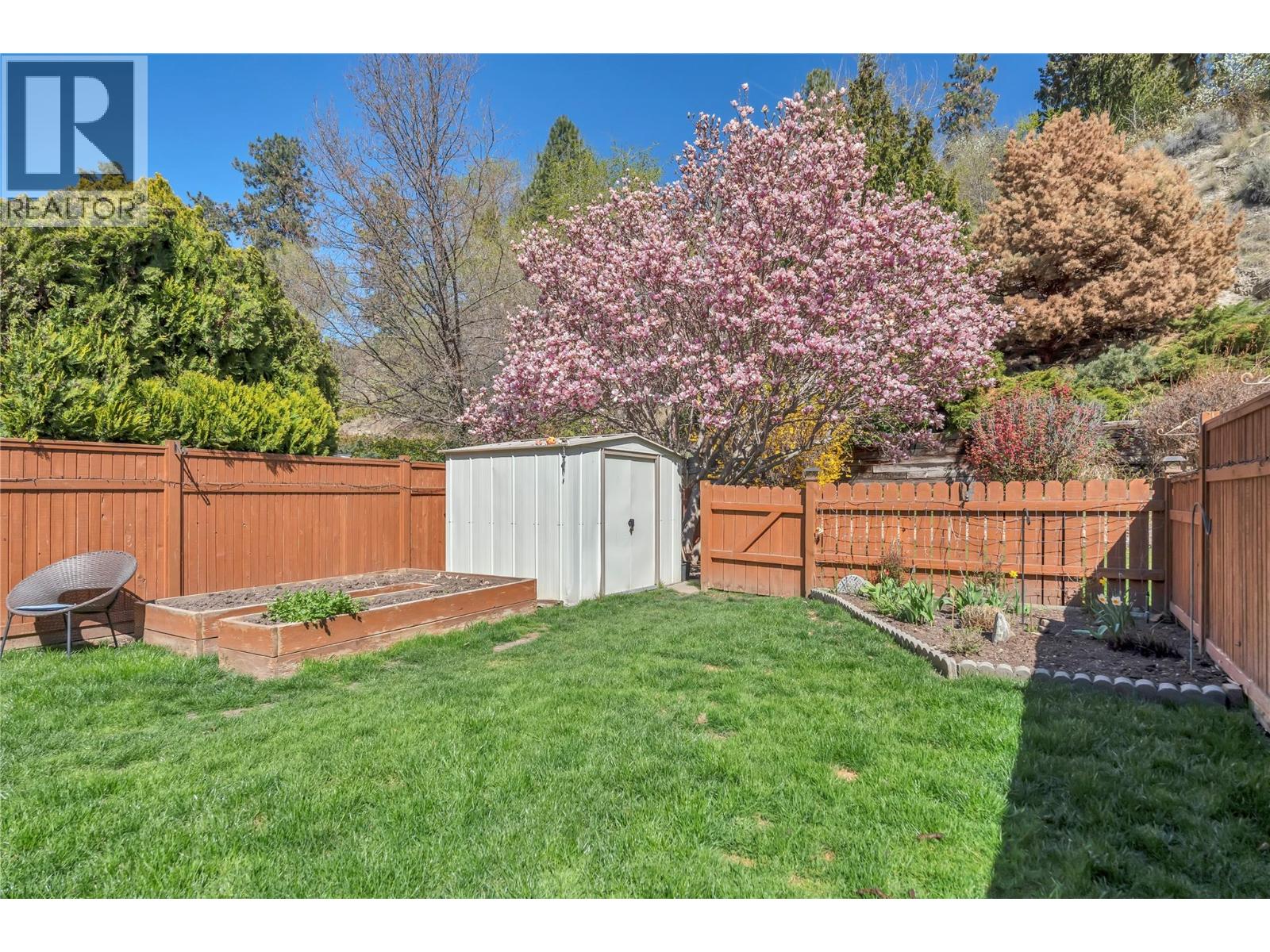 102 955 ROBINSON Avenue, Naramata