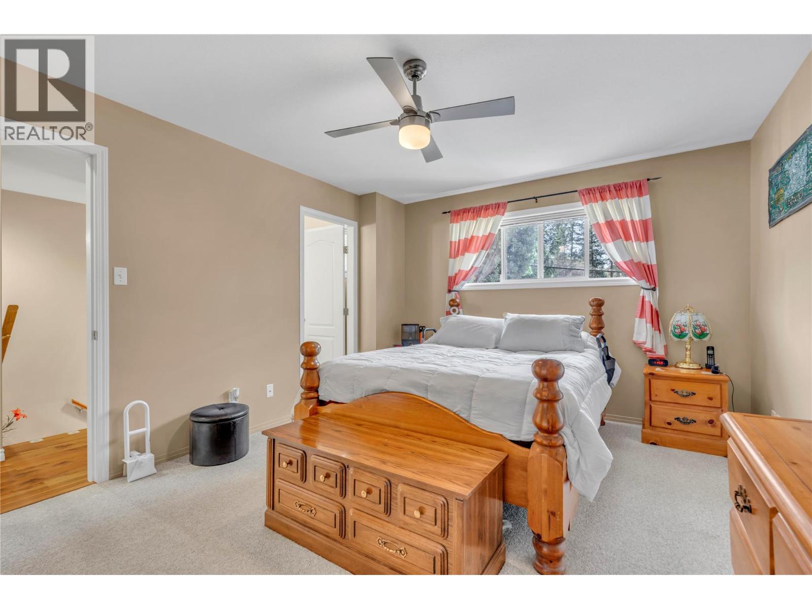 102 955 ROBINSON Avenue, Naramata