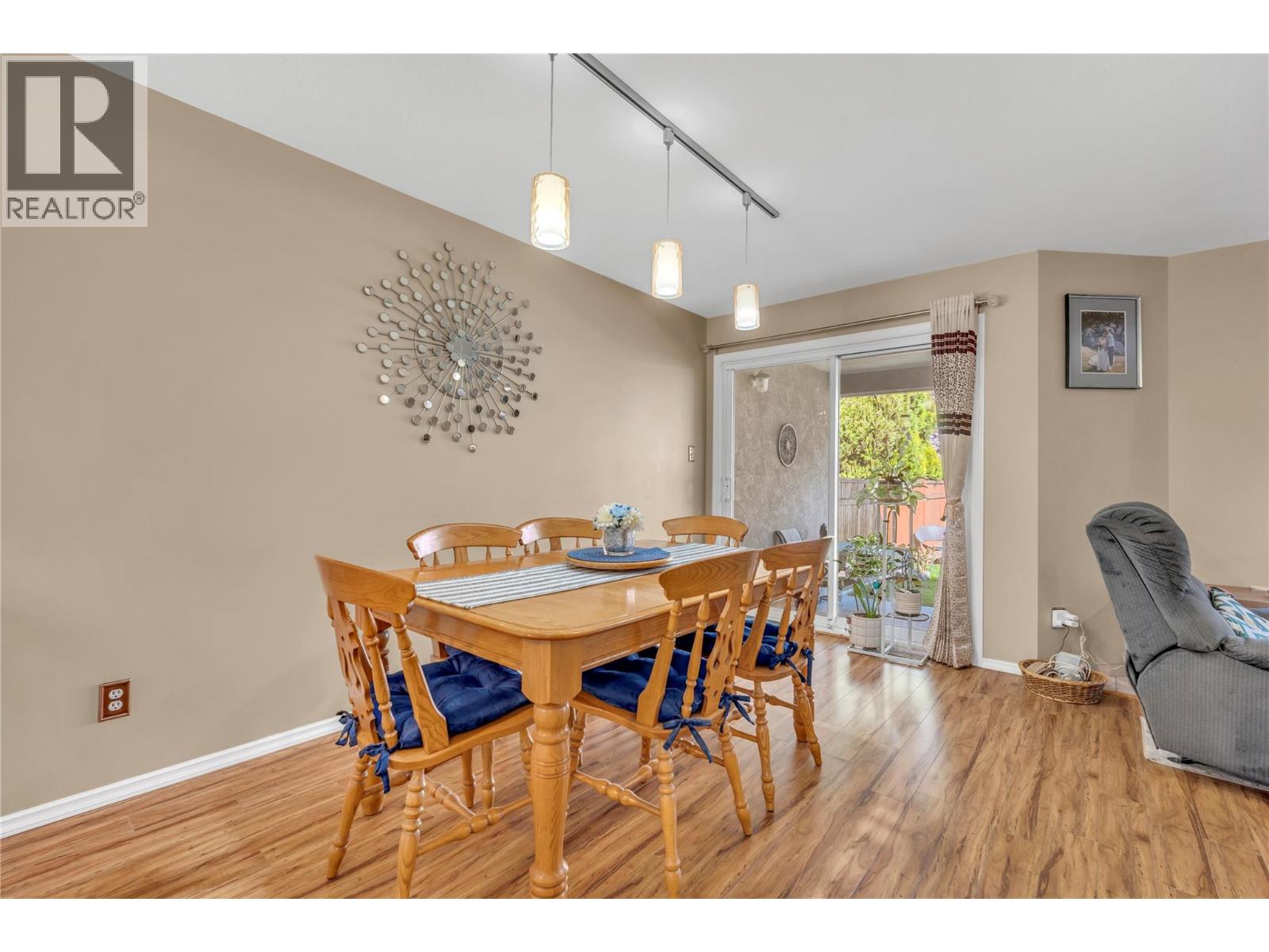 102 955 ROBINSON Avenue, Naramata