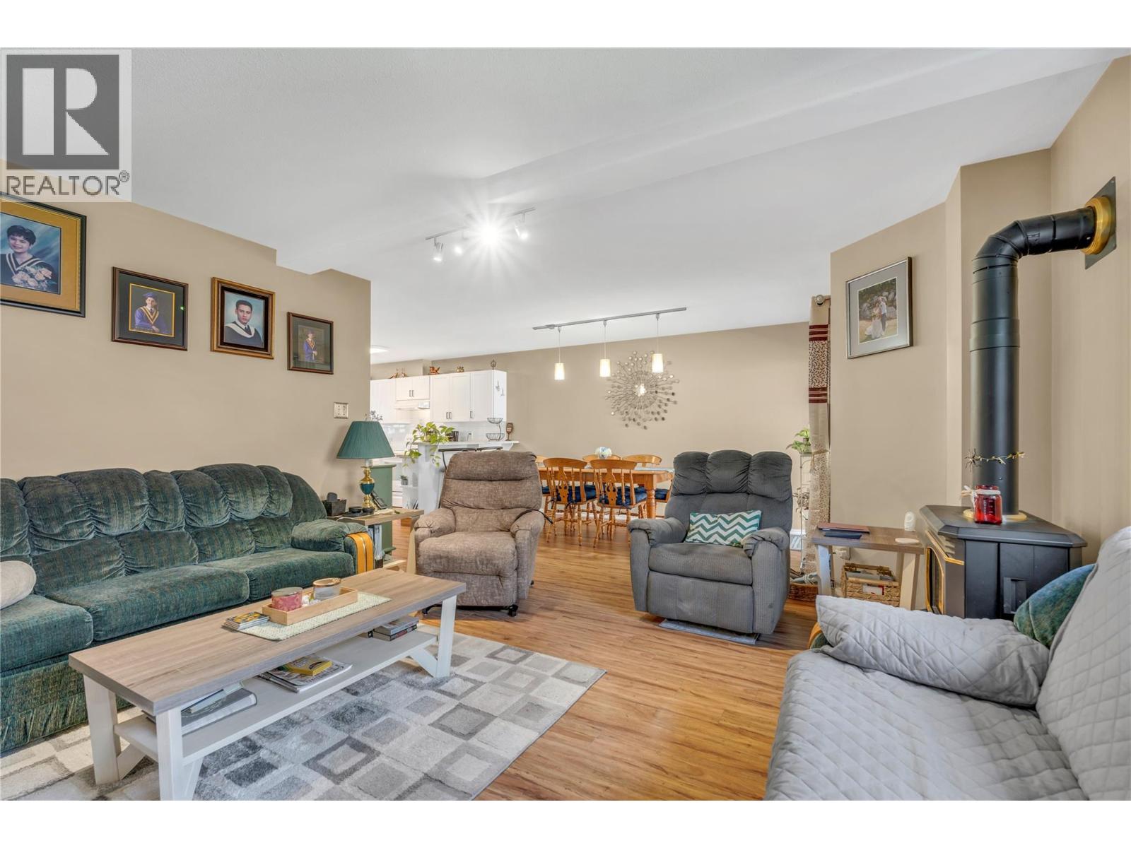 102 955 ROBINSON Avenue, Naramata