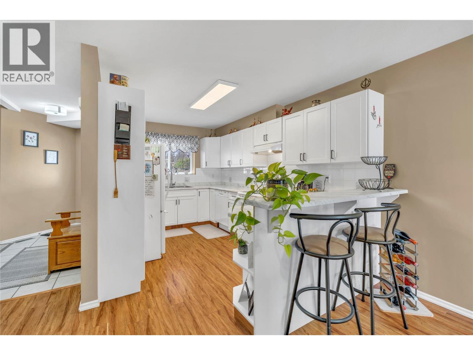 102 955 ROBINSON Avenue, Naramata