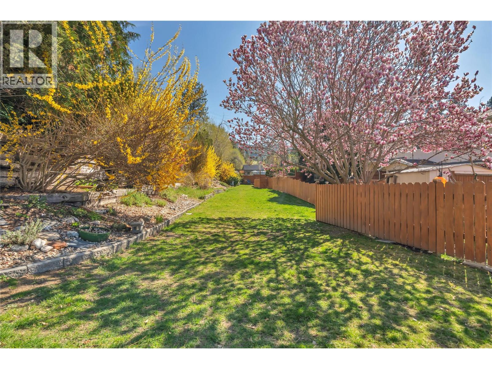 102 955 ROBINSON Avenue, Naramata