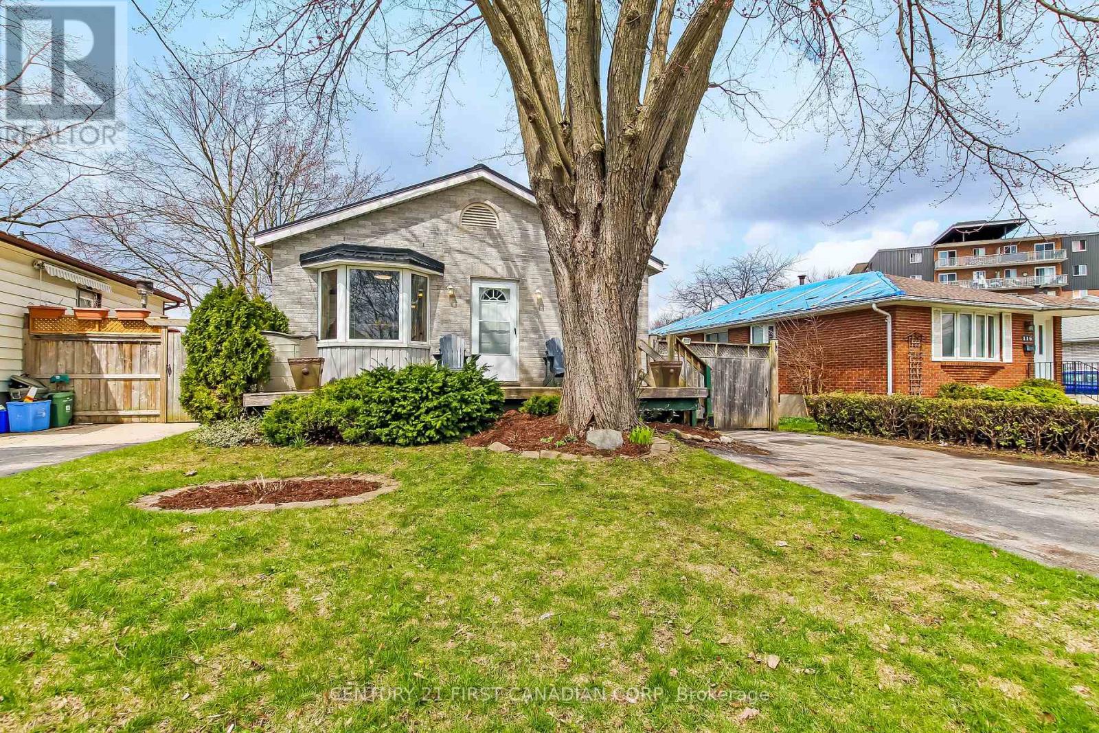 114 CONNAUGHT AVENUE - 1