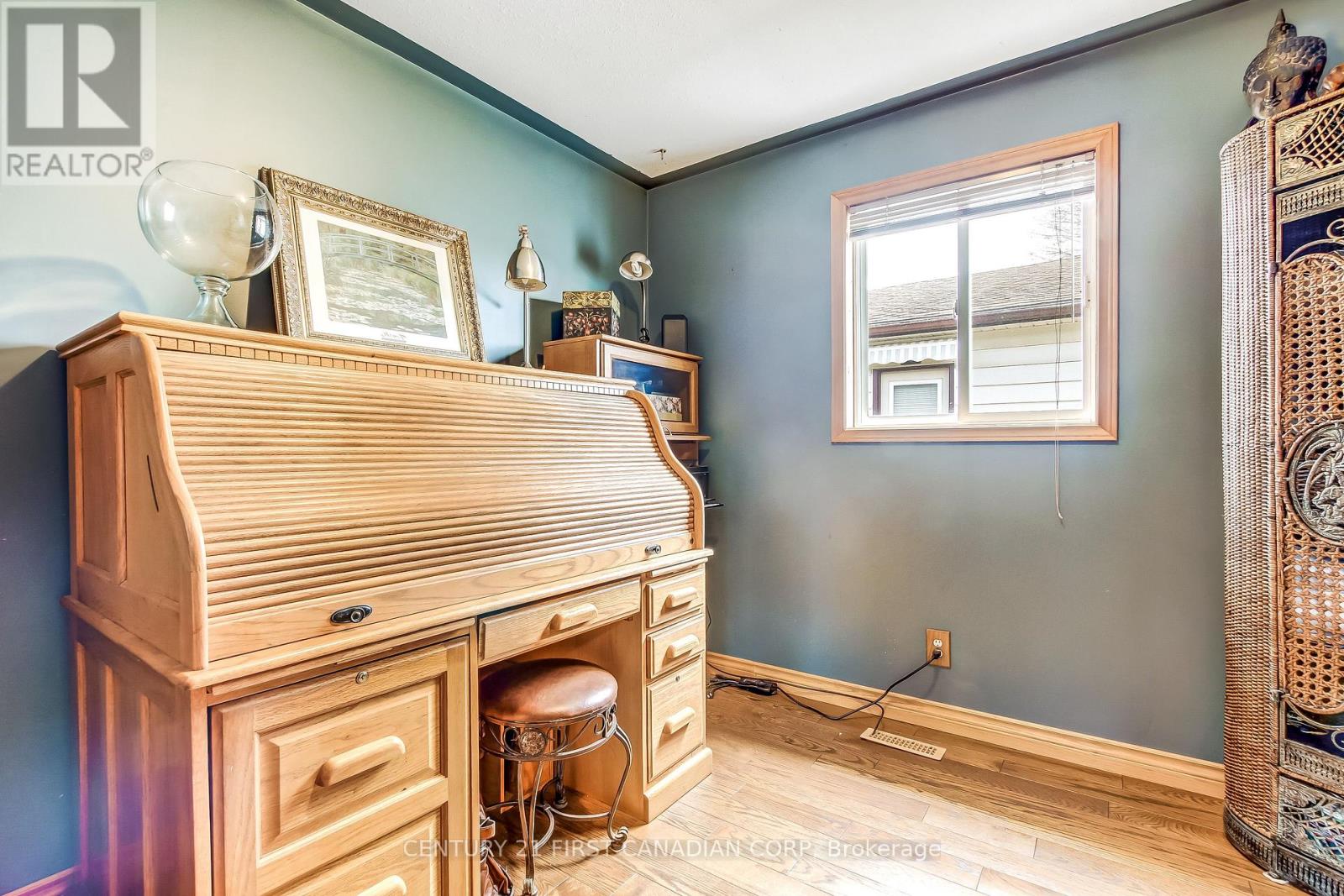 114 CONNAUGHT AVENUE - 12