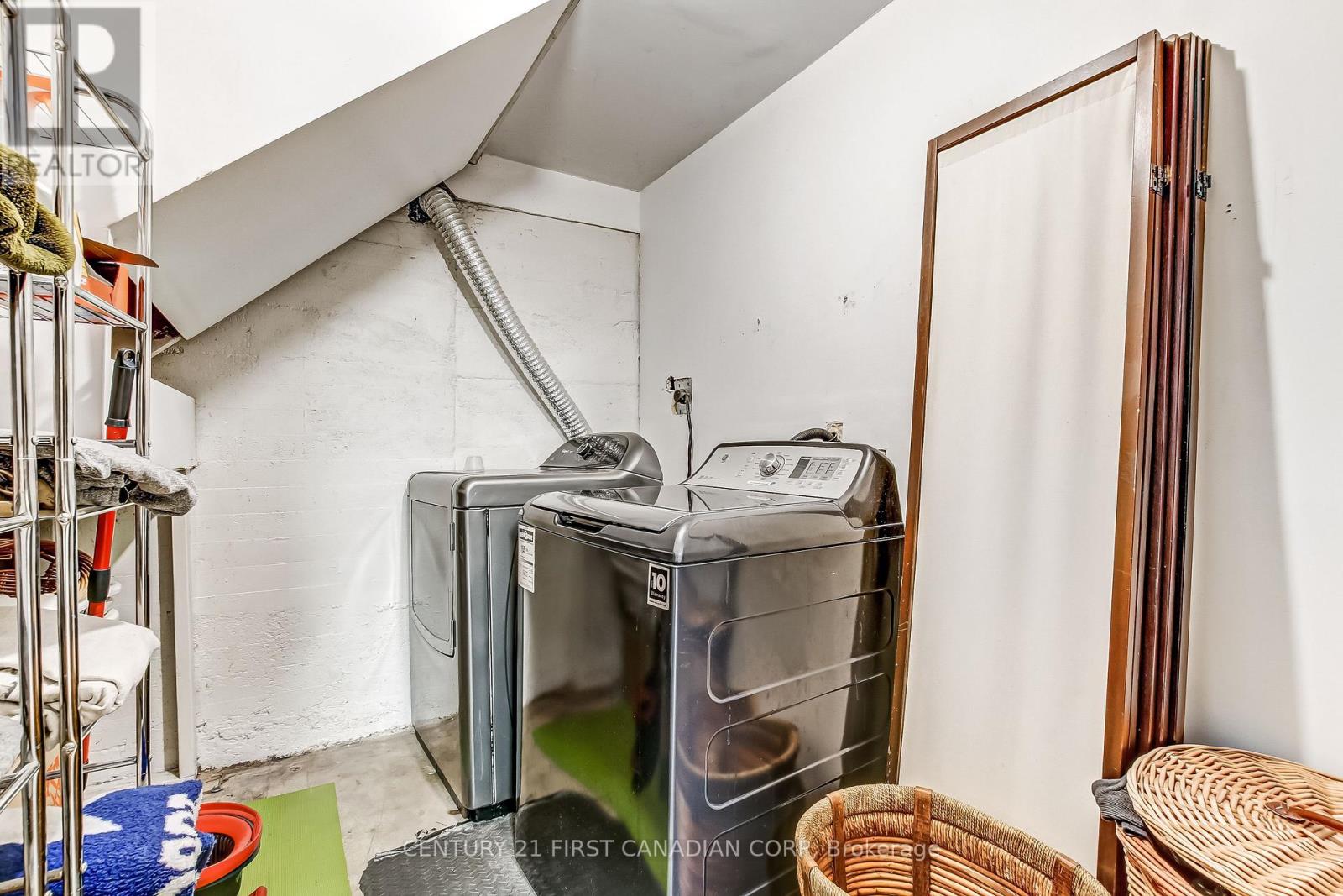 114 CONNAUGHT AVENUE - 15