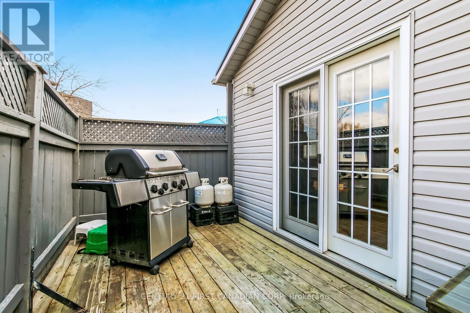 114 CONNAUGHT AVENUE - 20