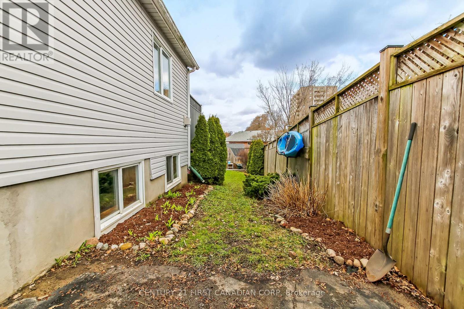 114 CONNAUGHT AVENUE - 25