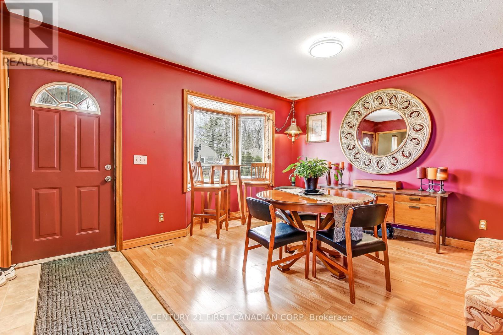 114 CONNAUGHT AVENUE - 3