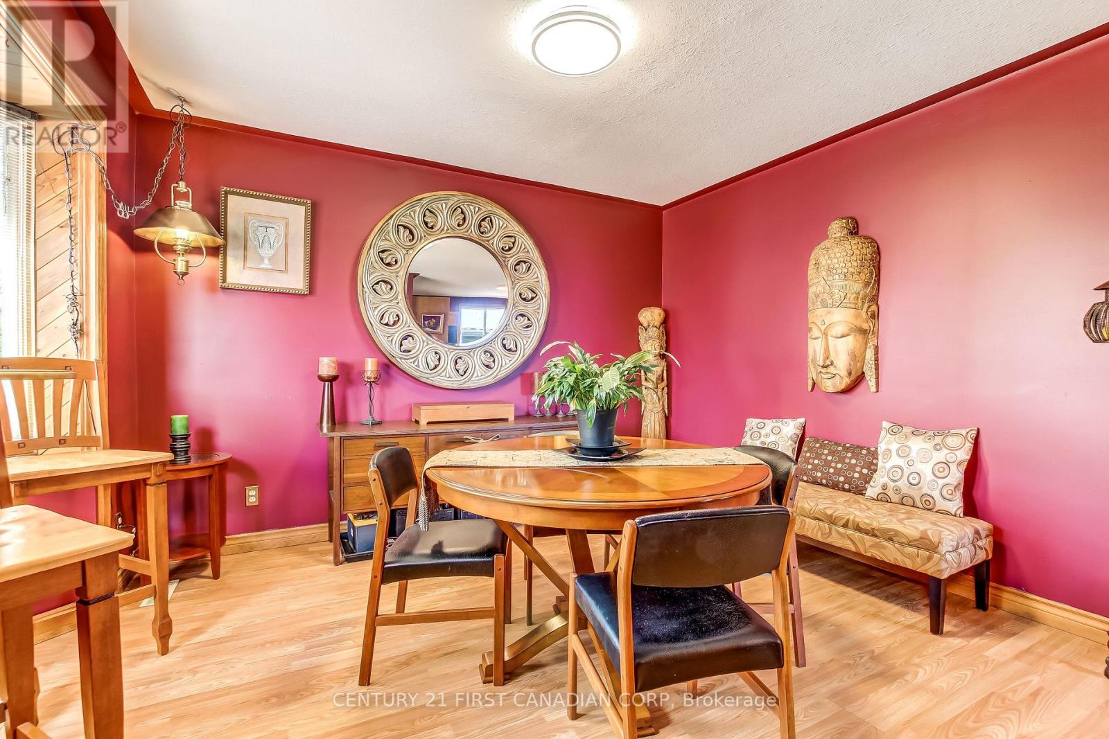 114 CONNAUGHT AVENUE - 4
