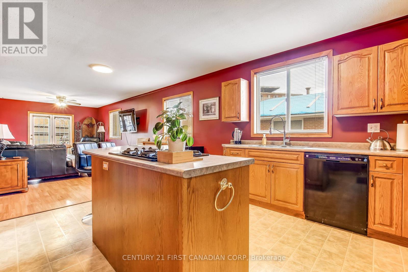 114 CONNAUGHT AVENUE - 5
