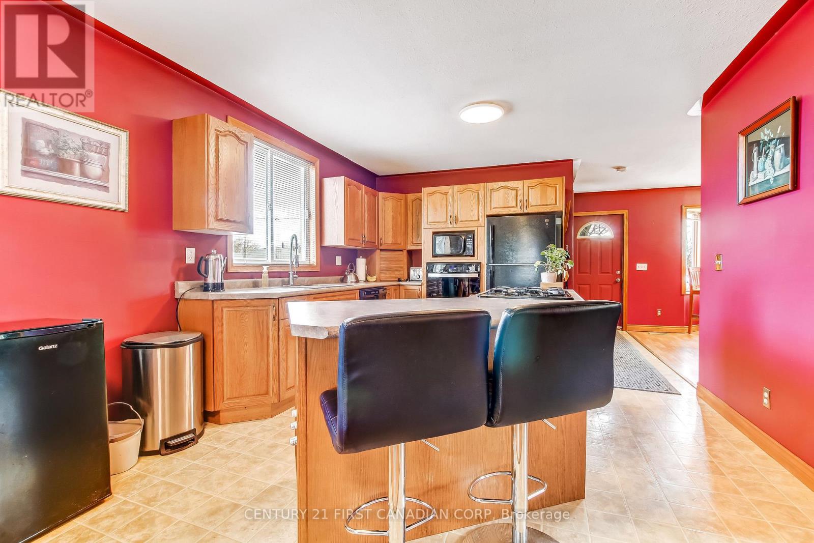 114 CONNAUGHT AVENUE - 7